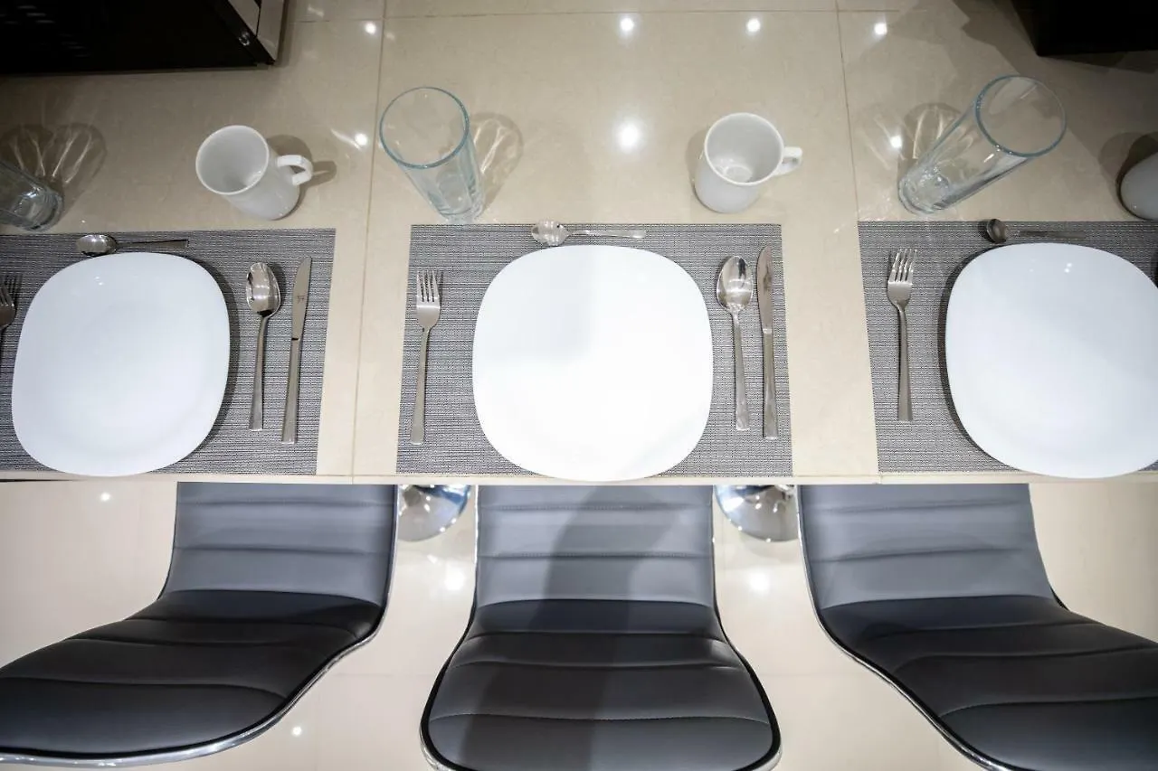 Departamento En Cancun De 2 Recamaras, Sala, Cocina, Tvs, Wifi 아파트 0*,  멕시코