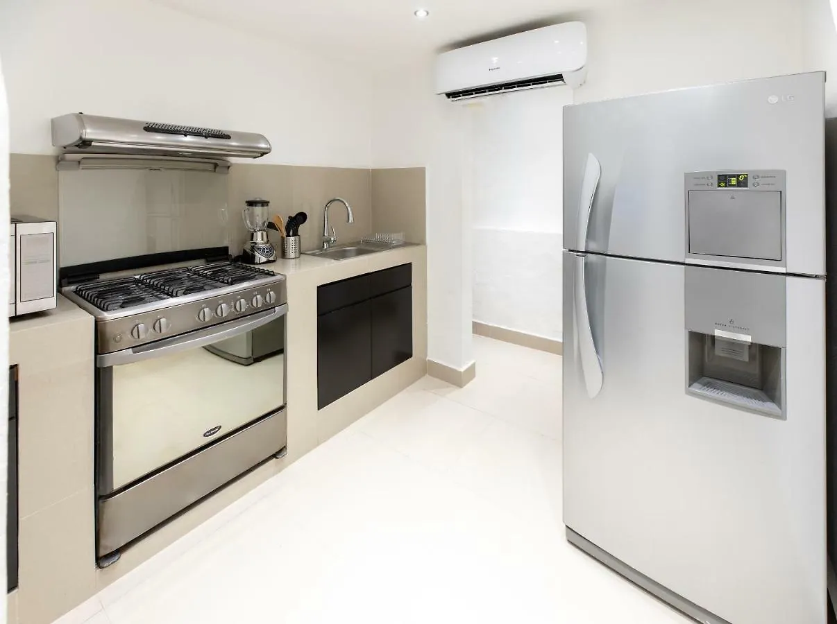 Departamento En Cancun De 2 Recamaras, Sala, Cocina, Tvs, Wifi 아파트 0*,  멕시코
