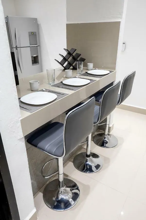 Departamento En Cancun De 2 Recamaras, Sala, Cocina, Tvs, Wifi 아파트 멕시코