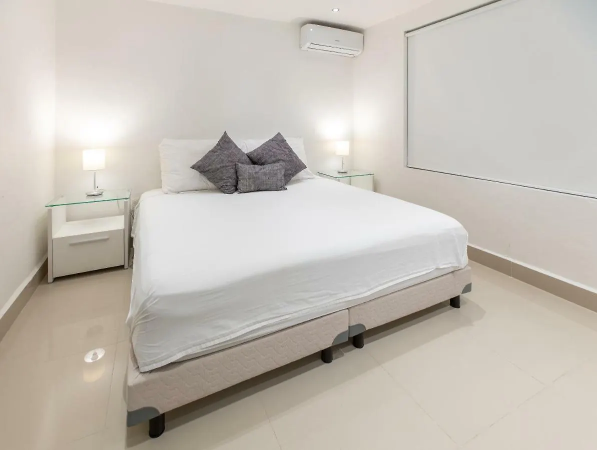 Departamento En Cancun De 2 Recamaras, Sala, Cocina, Tvs, Wifi Apartment 0*,  Mexico